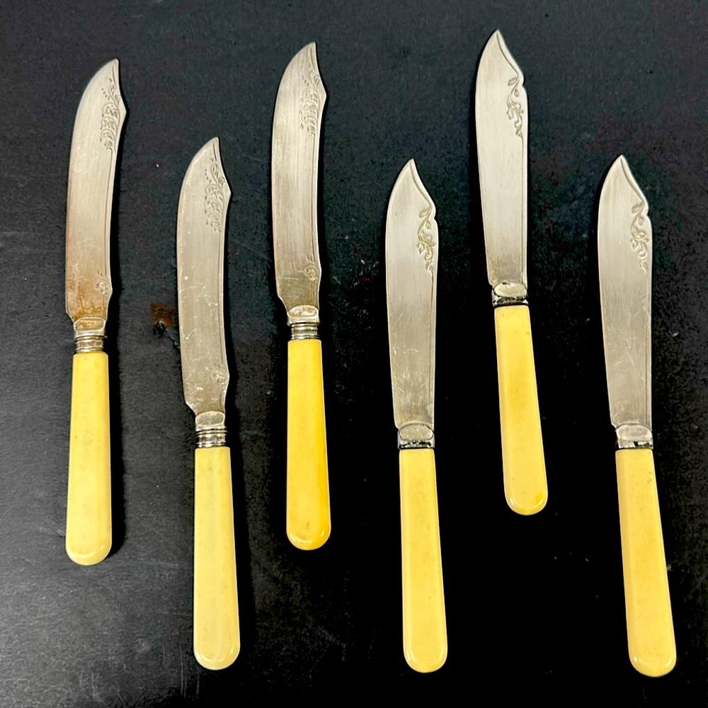 - Vintage set of 7 chromium plated fish/dessert knives with celluloid handles